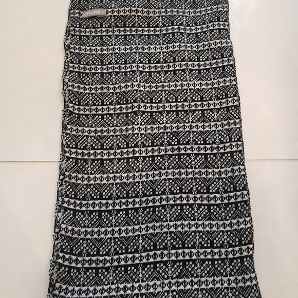 Tristan black and white patterned scarf - Picture 2 of 3